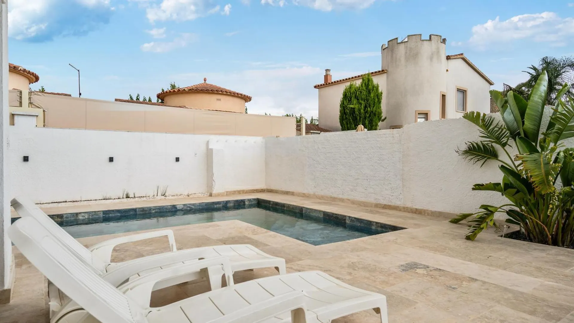 Villa Welcs Casa 180 Emp Con Piscina Privada Empuriabrava Spagna
